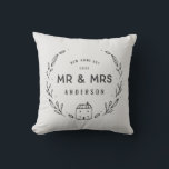 Cojín Decorativo Hogar de Sr y Sra nuevo<br><div class="desc">Sr y Sra cojín de hogar nuevo o recién casados. Detalles florales y de casita dibujados a mano. El color de fondo se puede alterar.</div>