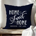 Cojín Decorativo Hogar dulce de la Marina Azul personalizado<br><div class="desc">Trae calidez y encanto a tu casa con esta almohada personalizada de color azul marino "Hogar, dulce hogar". El elegante guión y el nombre de la familia de personalizables le dan un toque acogedor a su salón o dormitorio. El color marino aporta un toque de sofisticación a la decoración de...</div>