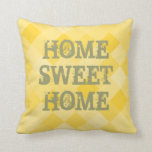 Cojín Decorativo Hogar dulce hogar mosaico amarillo mosaico almohad<br><div class="desc">El patrón de mosaico amarillo de la casa dulce hogar tira almohada. El diseño de baldosas es moderno,  con colores a la sombra. Elegante decoración casera. Decoración en tonos pastel para la cama o el sofá.</div>