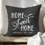 Cojín Decorativo Hogar Gris personalizado dulce<br><div class="desc">Trae calidez y encanto a tu casa con esta almohada gris personalizada "Home Sweet Home". El elegante guión y el nombre de la familia de personalizables le dan un toque acogedor a su salón o dormitorio. La paleta de colores neutros complementa varios estilos de decoración casera.</div>