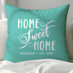 Cojín Decorativo Hogar Verde azulado personalizado dulce<br><div class="desc">Haga de su casa un hogar con esta almohada verde azulada personalizada con un diseño clásico de "Home Sweet Home" con un tipo de letra de escritura blanca. Añada su apellido y año establecido para crear un acento único y acogedor para su sala de estar o dormitorio.</div>