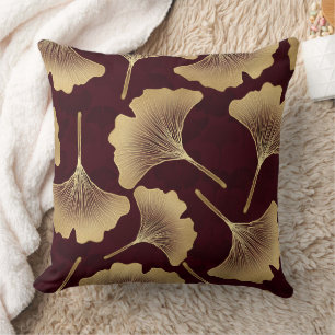 Cojín Decorativo Hojas de Ginkgo Doradas Patrón Botánico de Borgoña
