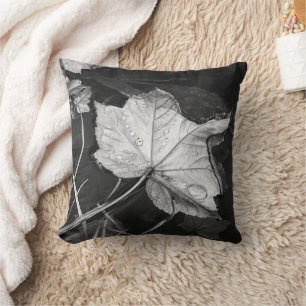 Cojín Decorativo Hojas de otoño en un estanque de algodón blanco y 