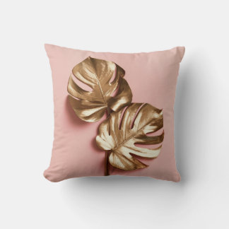 Cojín Decorativo Hojas doradas de lujo monstera.