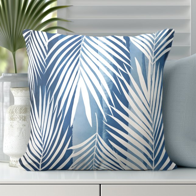 Cojín Decorativo Hojas modernas de palma blanca tropical azul (Discover Gorgeous Coastal Throw Pillows by Totally Coast)