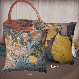 Cojín Decorativo Hojas otoñales en el arroyo forestal