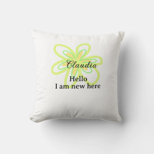 Cojín Decorativo Hola soy nuevo aquí nombre flor amarilla verde niñ