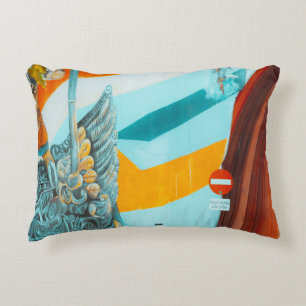 COJÍN DECORATIVO HOMBRE EN BOLSILLO NEGRO DE CERCA DE UNA MUJER EN 