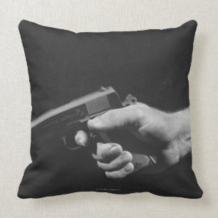 Cojín Decorativo Hombre que sostiene el arma