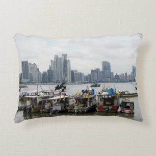 Cojín Decorativo Horizonte de ciudad de Panamá con los barcos de