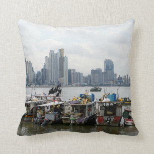 Cojín Decorativo Horizonte de ciudad de Panamá con los barcos de