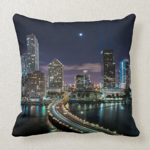 Cojín Decorativo Horizonte de la ciudad de Miami con el puente en