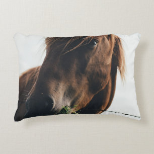 COJÍN DECORATIVO HORSE CHEWING GRASS