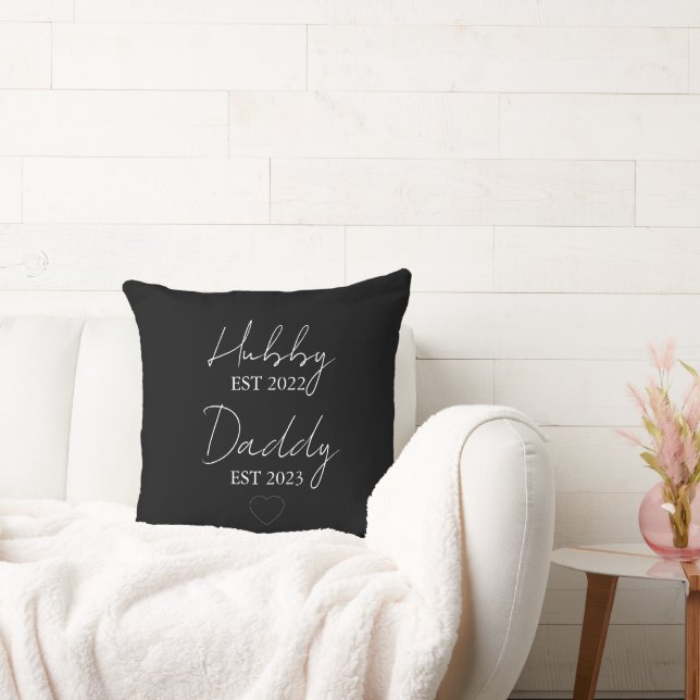 Cojín Decorativo Hubby Est. XXXX, Daddy Est. XXXX - Día del Padre (Sofá)