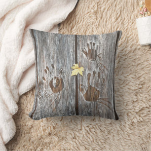 Cojín Decorativo Huellas de aves en tablas de madera con hojas de o