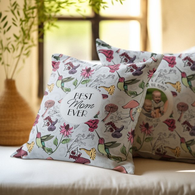 Cojín Decorativo Hummingbird de flor azul claro para la mejor mamá (Chic Best Mom Ever Hand-Drawn Hummingbird, Flowers & Mushrooms. Custom Photo & 2 Personalized Texts.)