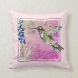 Cojín Decorativo Hummingbird y Bluebonnet en fondo rosado