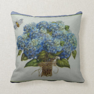 Cojín Decorativo hydrangeas azules hermosos con una abeja