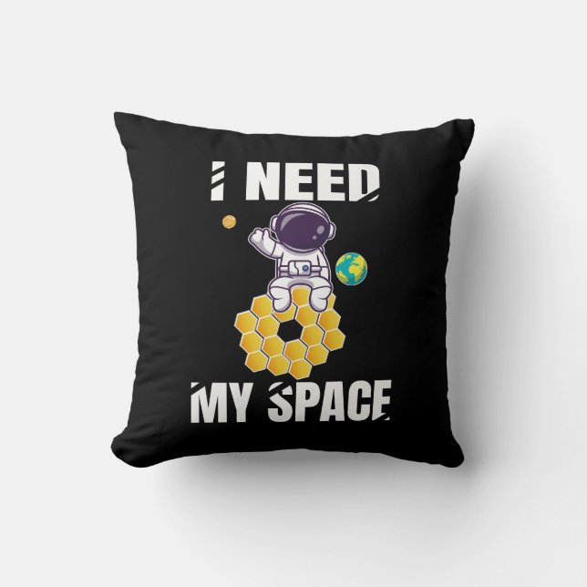 Cojín Decorativo I Need My Space – Simpático astronauta espacial (Anverso)