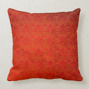 Cojín Decorativo Icono céltico en viejo fondo rojo del efecto del