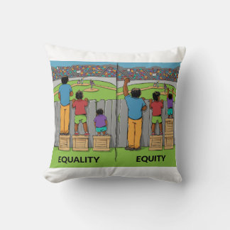 Cojín Decorativo Igualdad vs Equidad – Inspirando Justicia Social 