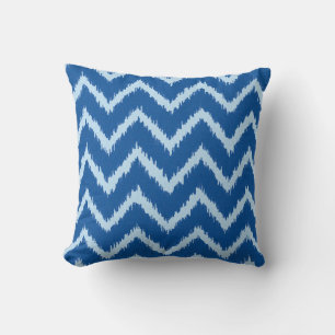 Cojín Decorativo Ikat Chevrons - azul índigo y pálido