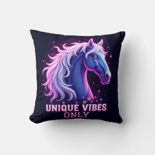 Cojín Decorativo Ilustración de caballo neon vibrante con texto úni