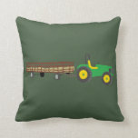 Cojín Decorativo Ilustracion de tractores verde y amarillo Hayride<br><div class="desc">Esta almohada de tiro tiene un aspecto de granja clásico con un ilustracion de tractor en la parte delantera y un patrón de manzanas y golosinas de manzana en el reverso todo colocado sobre un fondo verde oscuro. Este ilustracion de estilo realista representa a un tractor verde y amarillo remolcando...</div>