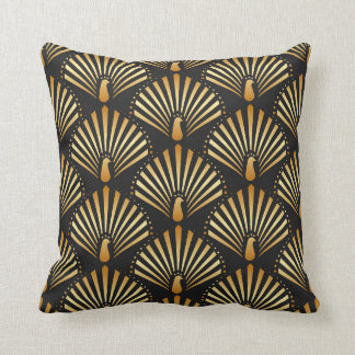 Cojín Decorativo ilustracion vintage de pavo real dorado en ba negr