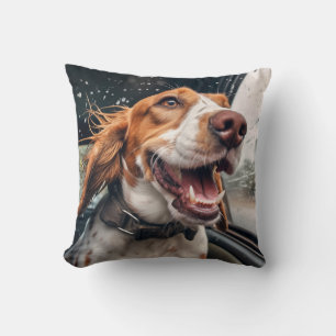 Cojín Decorativo Impresión artística de perro emocionado en un pase