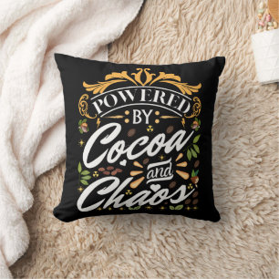 Cojín Decorativo Impulsado por cacao y caos divertido regalo de Nav