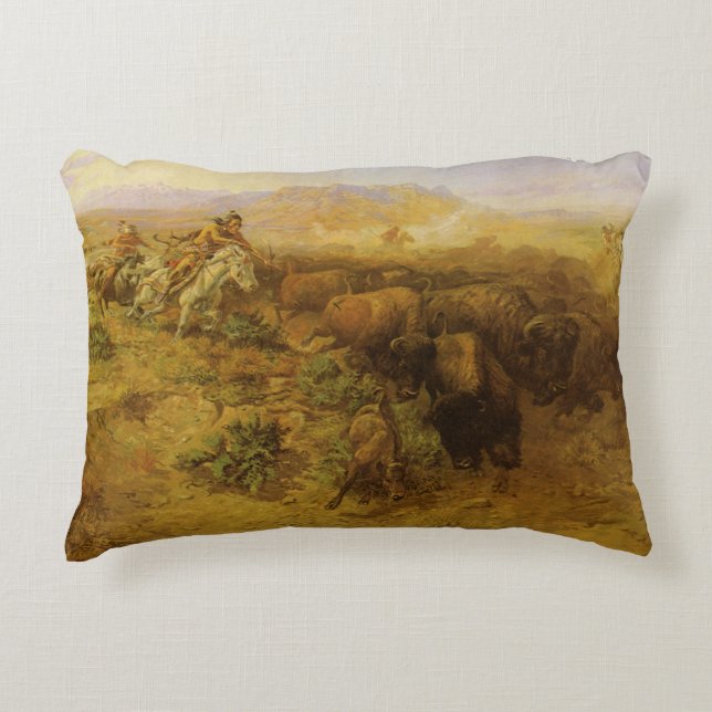 Cojín Decorativo Indios antiguos, caza de búfalos por CM Russell (Anverso)