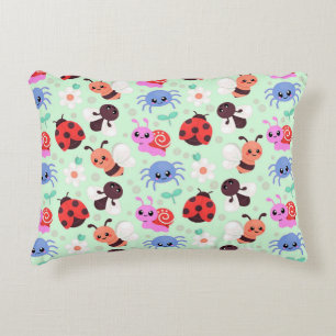 Cojín Decorativo Insectos de dibujos animados adorables y flores