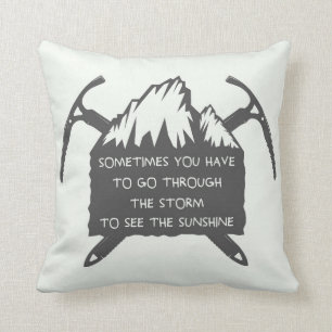 Cojín Decorativo Insignia del logotipo de la aventura del vintage,