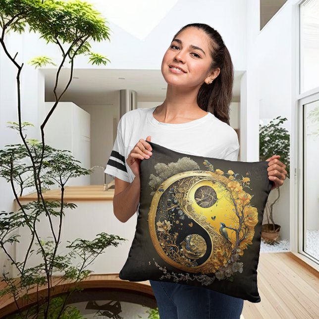 Cojín Decorativo Intrincado Taijitu Yin amarillo y contemporáneo Ya (Subido por el creador)