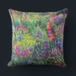 Cojín Decorativo Iris Garden at Giverny Claude Monet Bella Artes<br><div class="desc">El Iris Garden de Giverny fue pintado por el pintor impresionista francés Claude Monet en 1900,  mostrando su casa al fondo y su hermoso jardín de iris.</div>