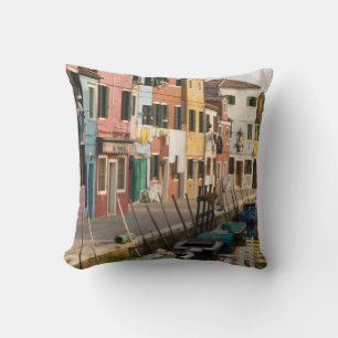 Cojín Decorativo Italia, Burano. Casas coloridas alineadas