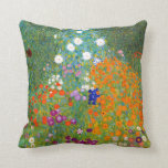 Cojín Decorativo Jardín de flores por el vintage de Gustavo Klimt<br><div class="desc">Arte del vintage de Bauerngarten/del jardín de flores/del jardín de la cabaña pintado en 1905 por el Symbolist y el artista austríacos Gustavo Klimt (1862-1918) de Nouveau del arte</div>
