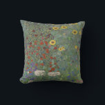Cojín Decorativo Jardín de granja con girasoles por Gustav Klimt<br><div class="desc">Trae la belleza de la famosa pintura de Gustav Klimt a su casa con nuestro jardín de granja con almohada de girasoles. Con detalles sorprendentemente complejos y colores vivos, esta almohada es la adición perfecta a cualquier espacio vital. La impresión de alta calidad capta la esencia de las obras de...</div>