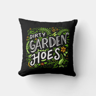 Cojín Decorativo Jardinería - Azadas de jardín sucias.