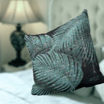 Cojín Decorativo Jewel Palm Leaf Boda ID830 Verde azulado<br><div class="desc">Opte por un aspecto llamativo, brillante y de cristal utilizando las piezas de esta suite boda como se muestra, con joyas que caen en cascada de hojas de palma incrustadas en diamantes o eliminando las joyas para un aspecto más conservador. Este conjunto presenta hojas en verde azulado brillante sobre un...</div>