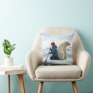 Cojín Decorativo Joven niño en hielo rescatando a un oso polar