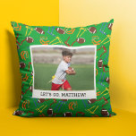 Cojín Decorativo Jugador entrenador de fútbol de bandera personaliz<br><div class="desc">Crea un regalo de clase que es perfecto para entrenadores y jugadores de fútbol de bandera cuando añades tu propia foto y tu propio mensaje de personalizado a esta almohada. Su imagen y mensaje se muestran en un fondo con motivos que incluye pelotas de fútbol y correas de bandera coloridas....</div>