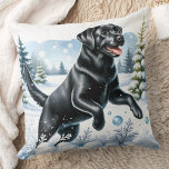 Cojín Decorativo Jugadores Labrador Recuperadores Navidades Nieve P<br><div class="desc">Le presentamos la combinación perfecta de su decoración de vacaciones - nuestras almohadas de Navidades Labrador Retriever! Estas almohadas están disponibles en labrador negro, amarillo o chocolate y son imprescindibles para cualquier amante del perro. Podrá elegir entre acogedoras escenas de chimenea, alegres cachorros en la nieve, o festivos perros labradores...</div>