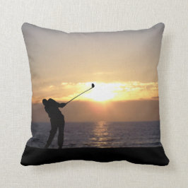 Cojín Decorativo Jugar al golf al atardecer