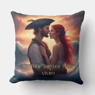 Cojín Decorativo Juntos a través de cada tormenta pirata romántico