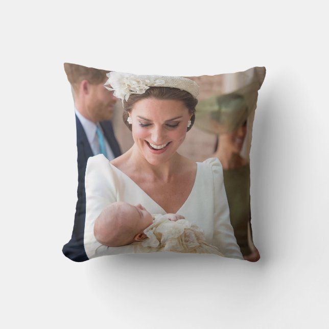 Cojín Decorativo Kate Middleton y Prince Louis (Anverso)