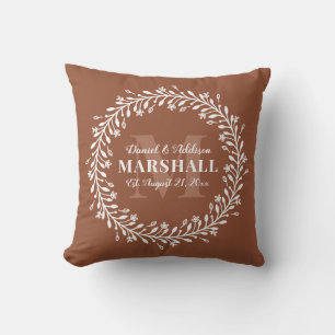 Cojín Decorativo Keepsake Naranja de la pareja recién casada Wreath