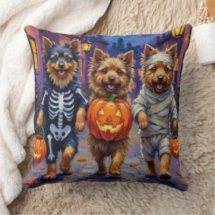 Cojín Decorativo Keeshond pidiendo dulces con disfraces de Hallowee