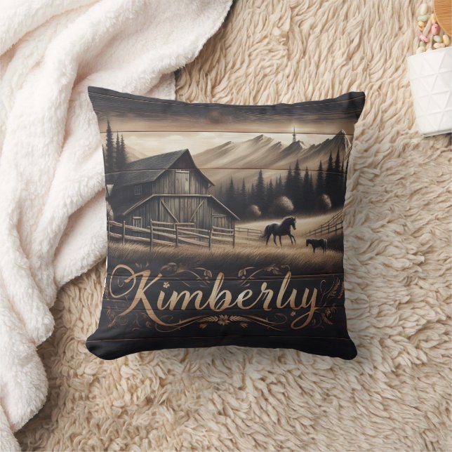 Cojín Decorativo Kimberly Barn rodeada de caballos y montañas (Manta)